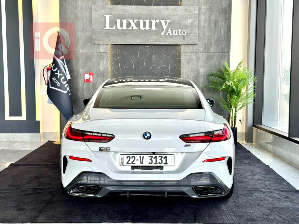 بی ئێم دەبڵیو 8 سیریەس